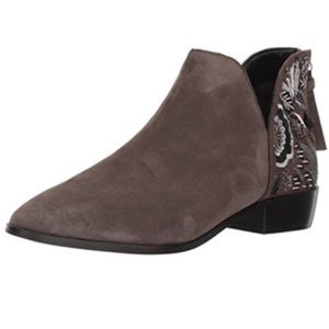 Kenneth Cole Reaction | Loop Knot Embroidered Boot